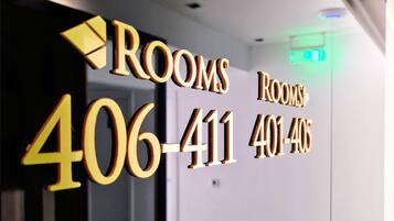 A hotel room number sign with the numbers 406-411 and 401-405.