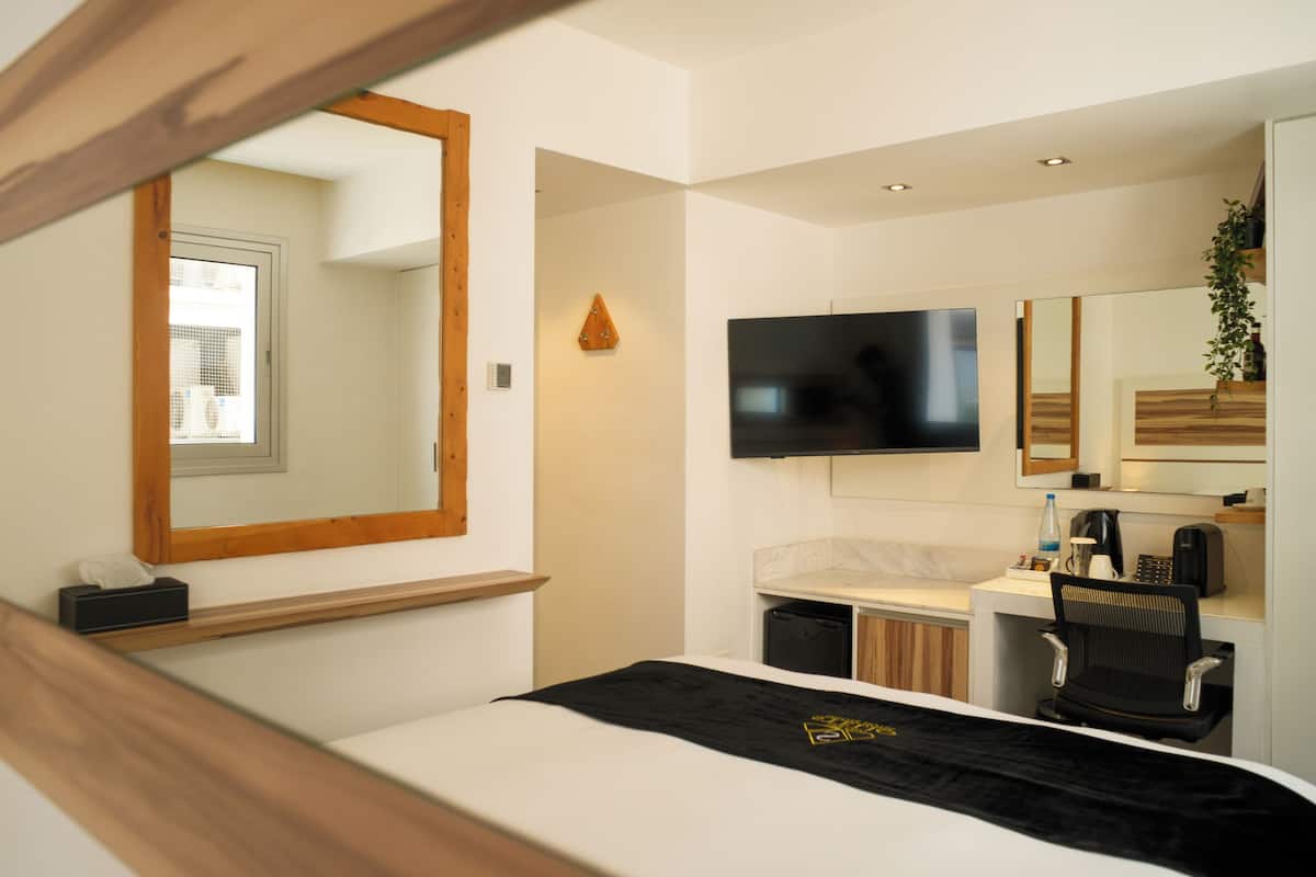 Single Room, Inland View, No Balcony | Biancheria da letto di alta qualità, minibar, una cassaforte in camera