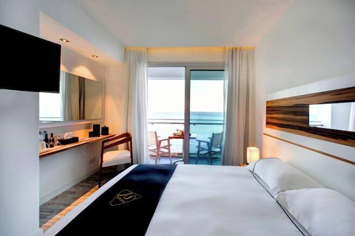 Ropa de cama de alta calidad y minibar