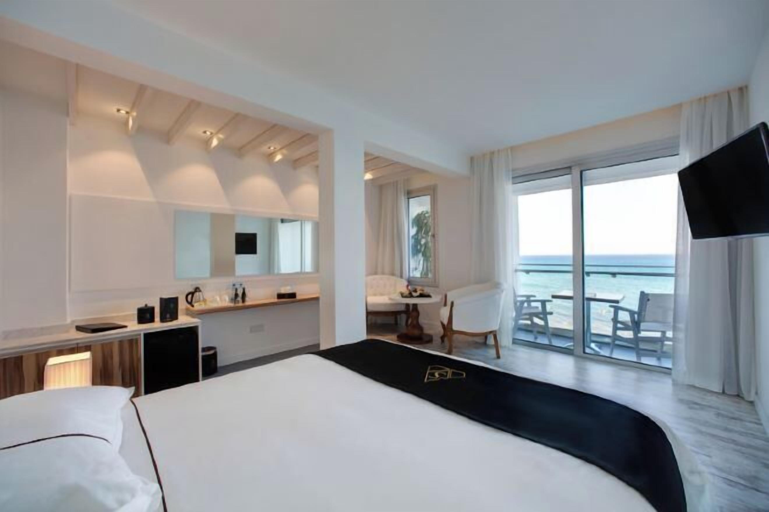 Ropa de cama de alta calidad y minibar 