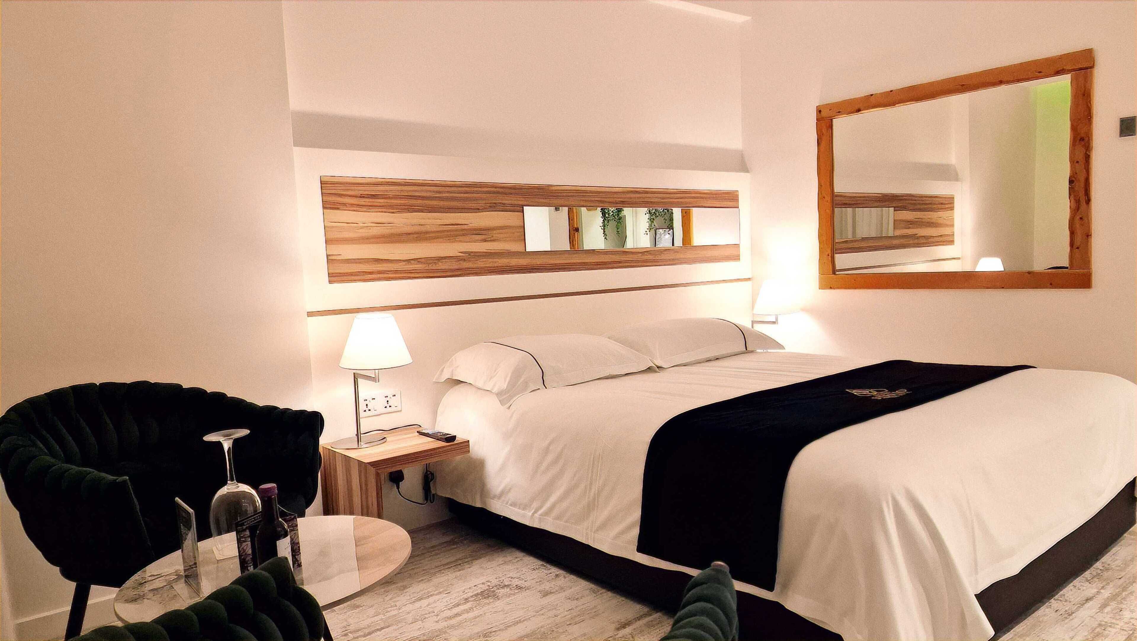 Doppia Standard (Inland View, No Balcony) | Biancheria da letto di alta qualità, minibar, una cassaforte in camera