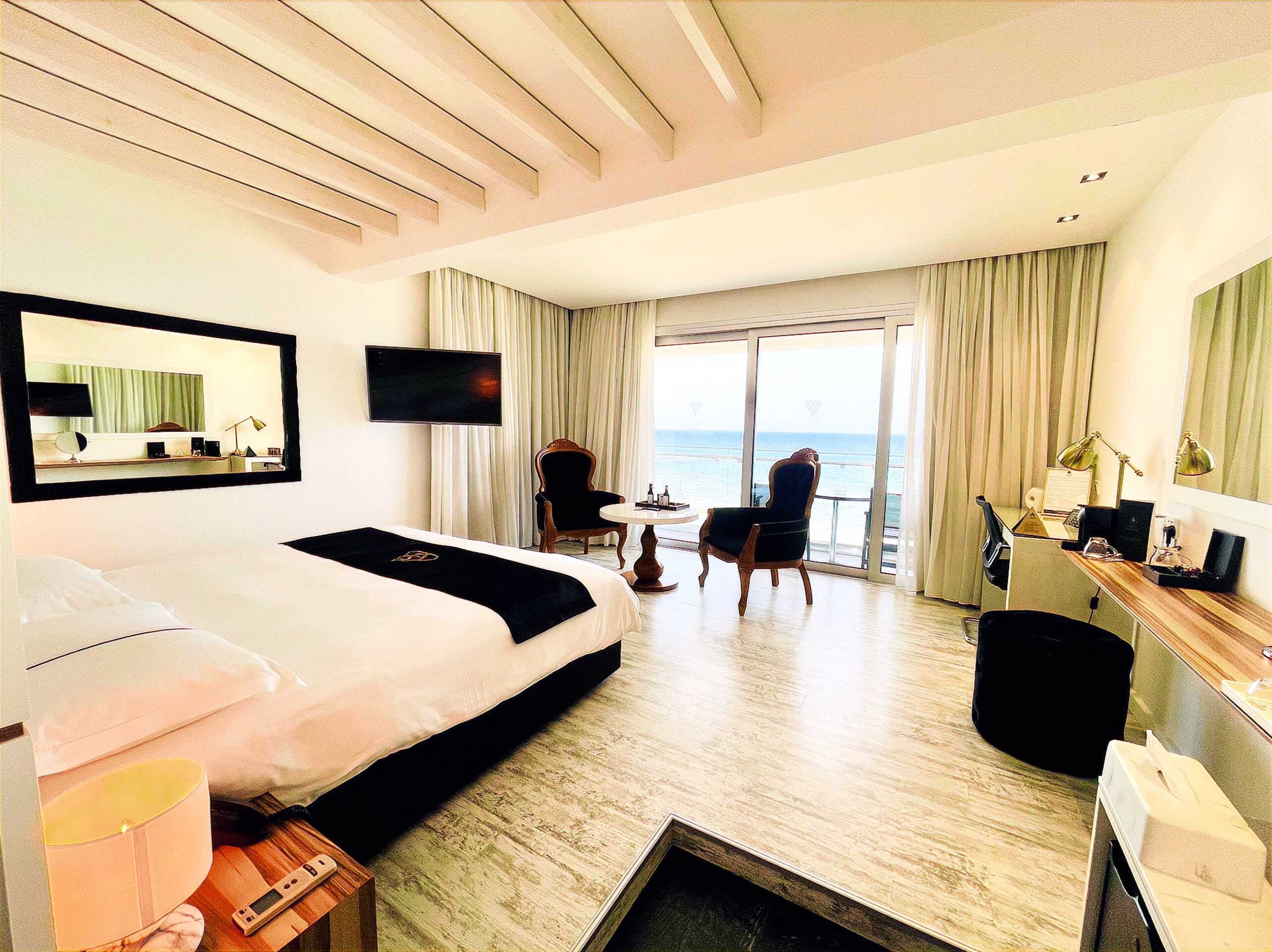 Premium bedding, minibar, in-room safe, individually furnished