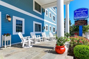 Porch - Commander Beach House Hotel (Ocean City)