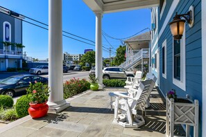 Porch - Commander Beach House Hotel (Ocean City)