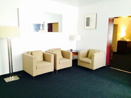 Executive Suite | Living room | Flat-screen TV