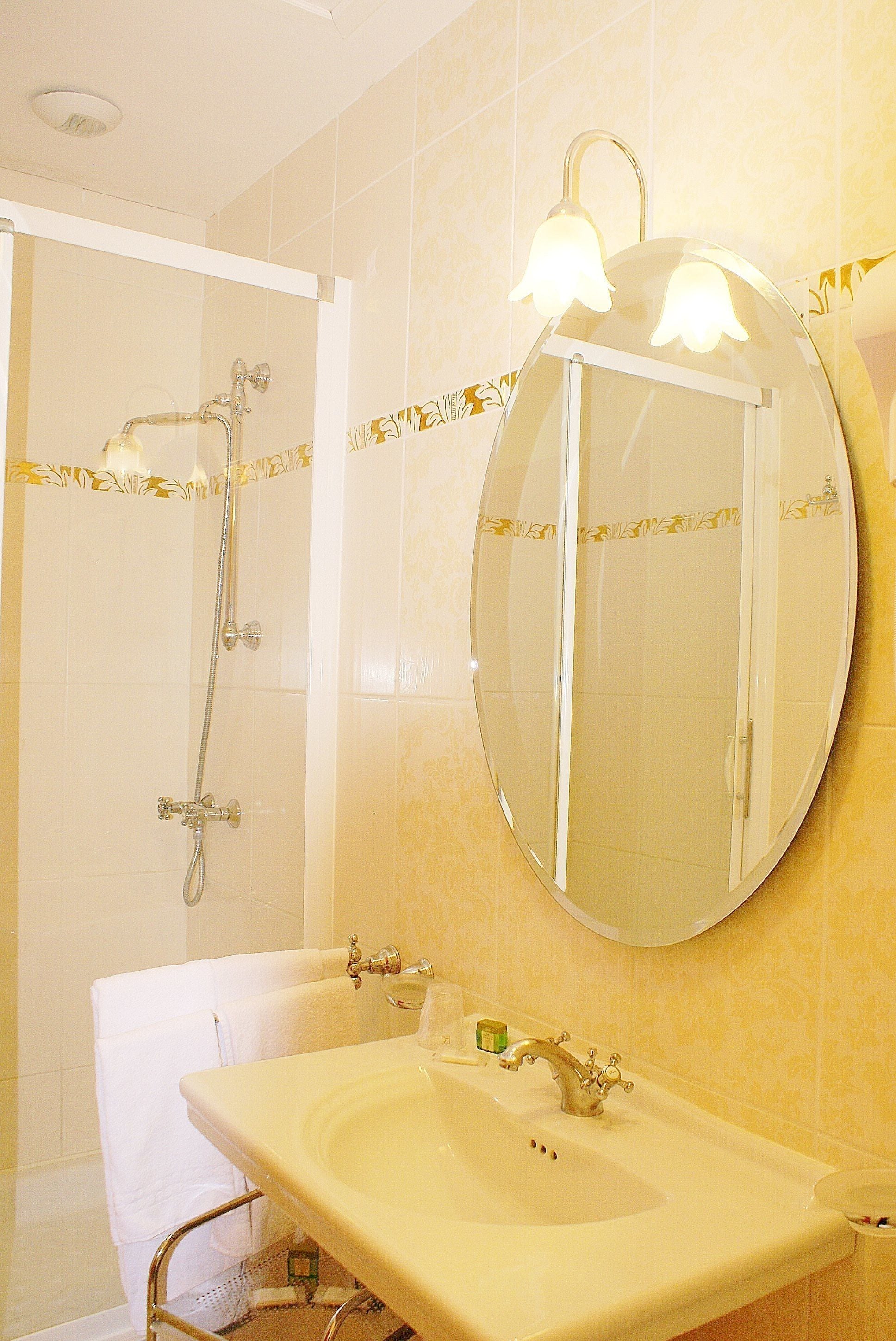 classic double room | bathroom | free toiletries, hair dryer, towels
