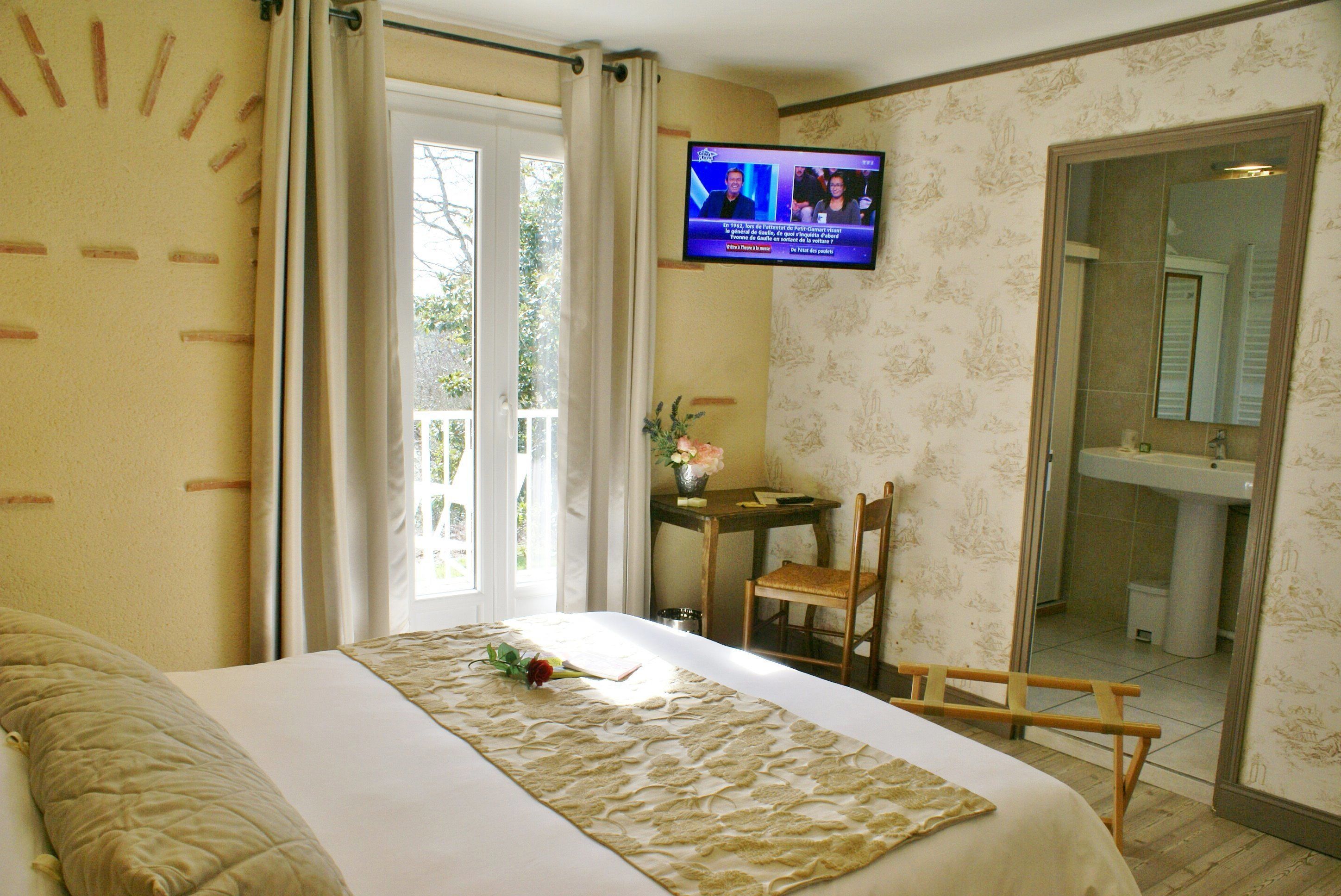 classic double room | hypo-allergenic bedding, desk, blackout curtains, free wifi