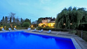 Utendørsbasseng