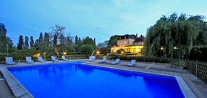 Piscine extérieure (ouverte en saison)