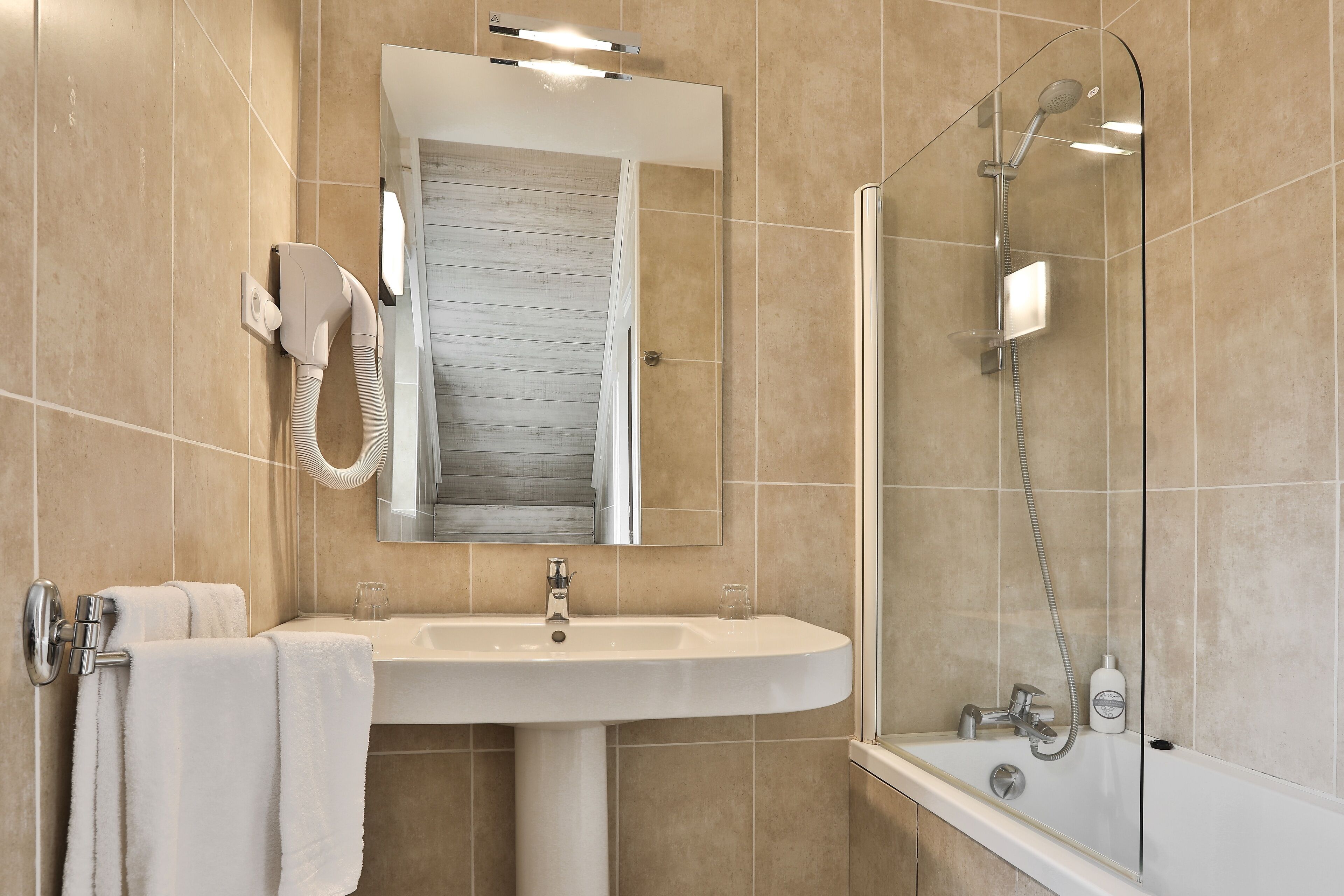 classic double room | bathroom | free toiletries, hair dryer, towels