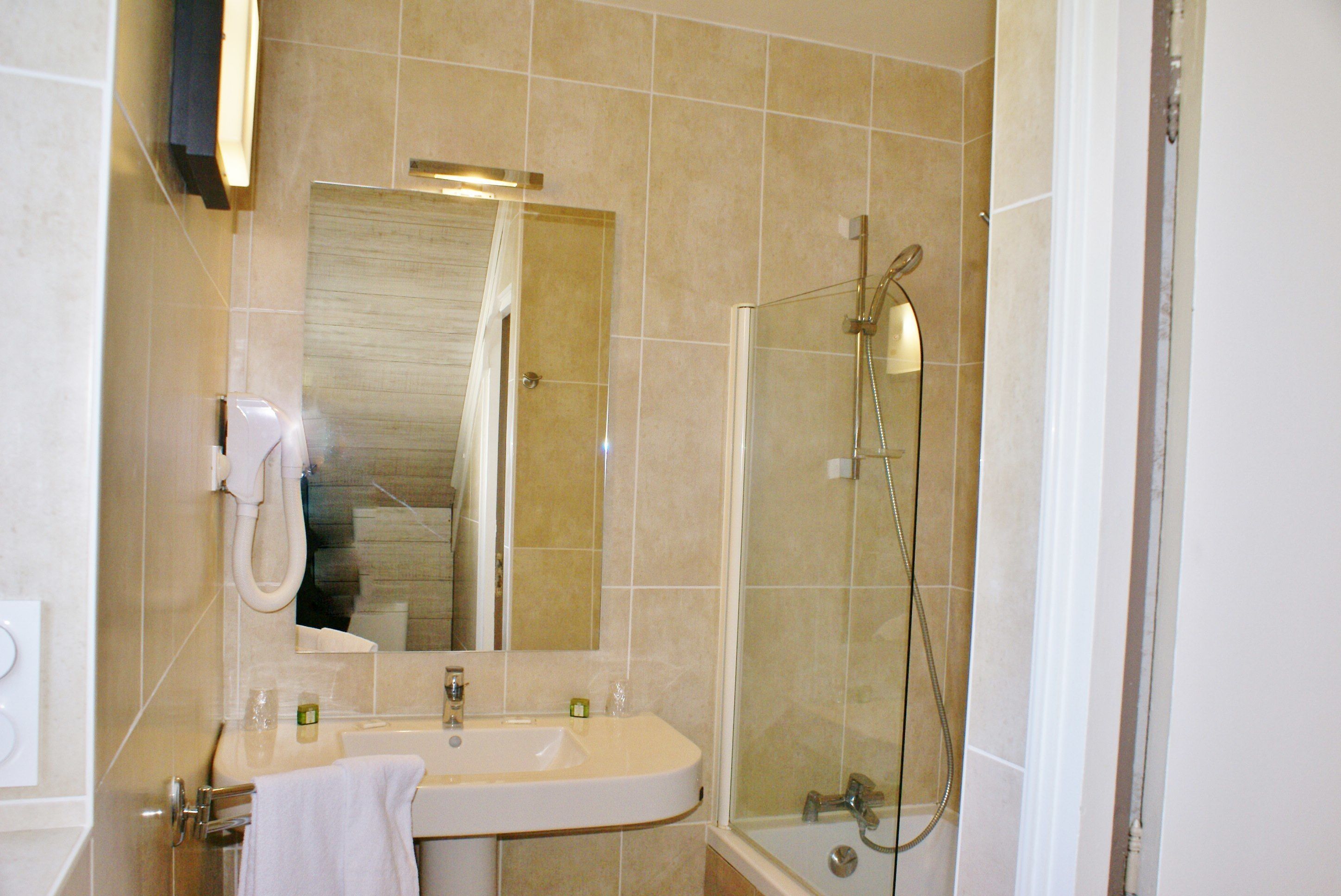 classic double room | bathroom | free toiletries, hair dryer, towels
