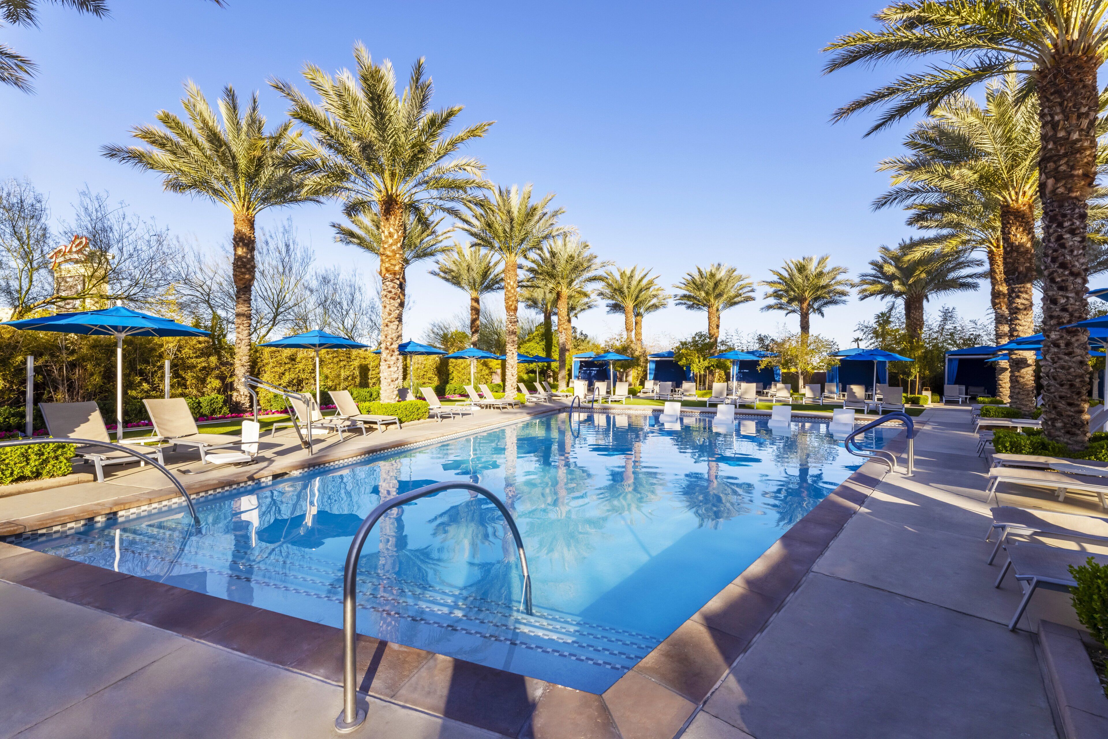 2 udendørs pools, hytter (tillægsgebyr), liggestole