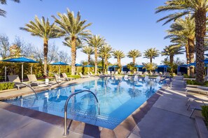 2 piscinas al aire libre, camas de piscina con cargo