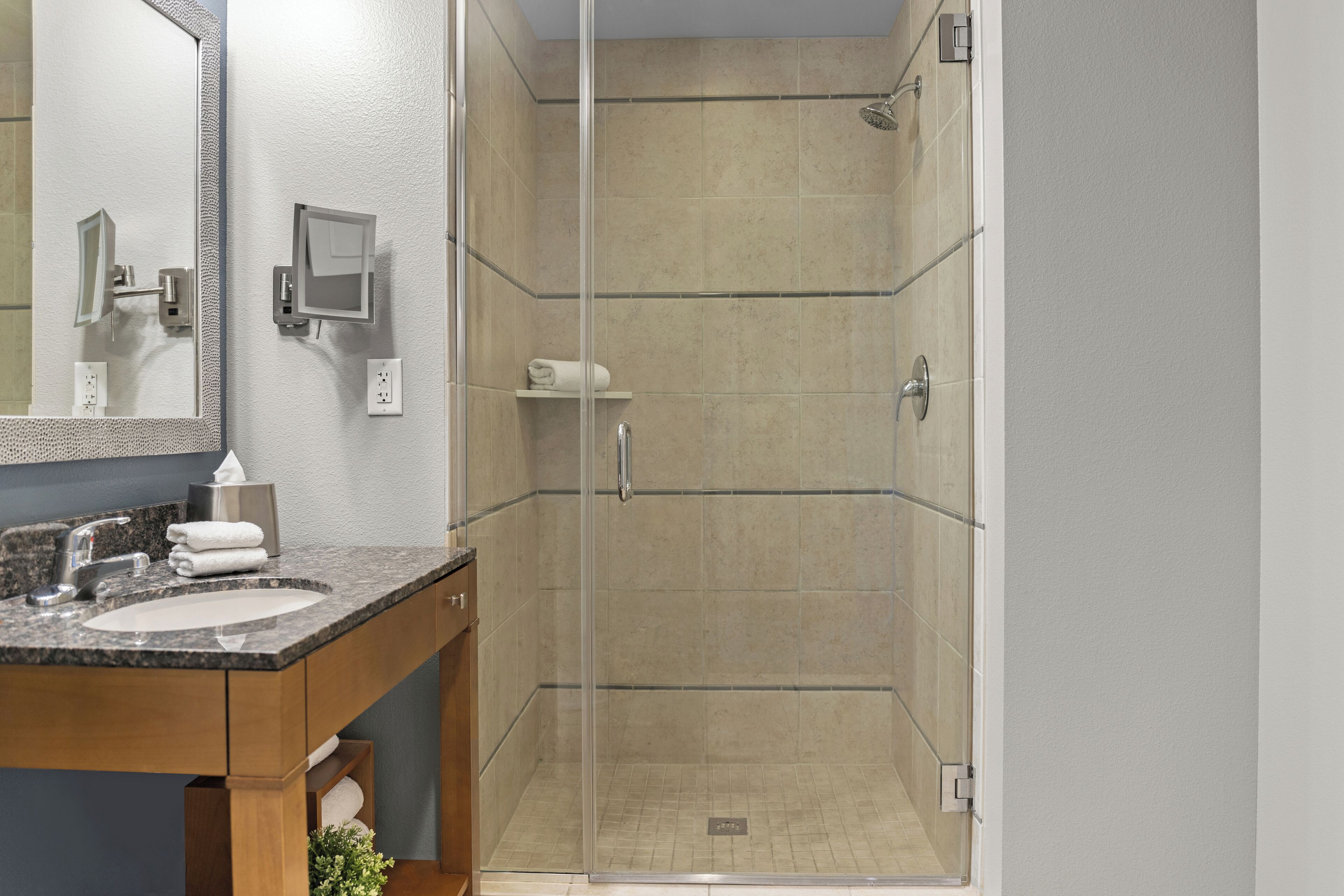 standard studio | bathroom | hair dryer, towels, soap, shampoo