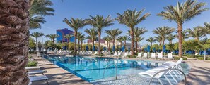 2 piscinas al aire libre, camas de piscina con cargo
