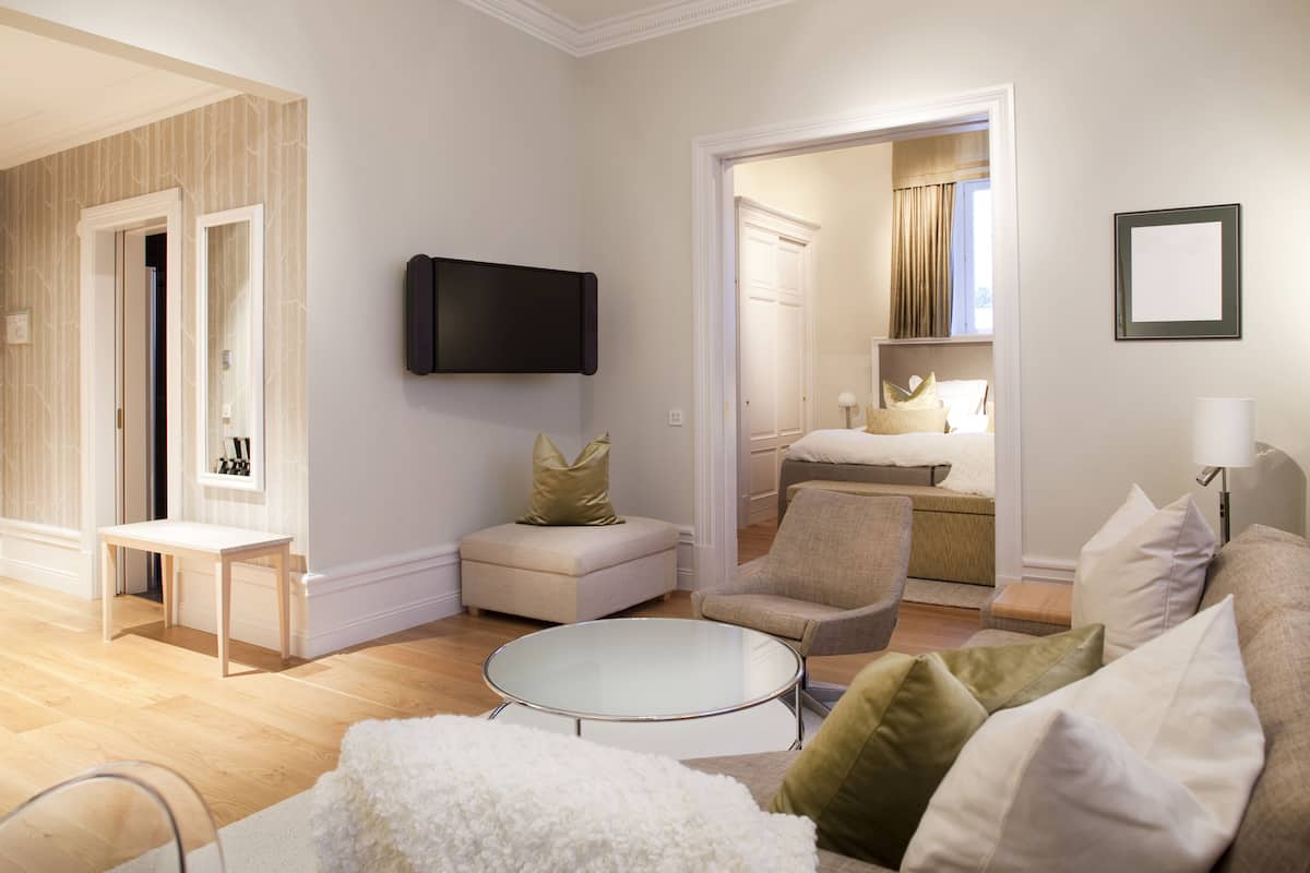 premium suite | minibar, in-room safe, desk, soundproofing