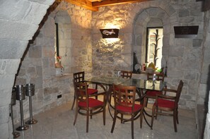 Daily continental breakfast (EUR 11 per person)