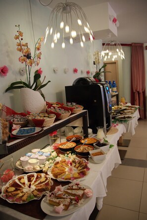 Daily buffet breakfast for a fee - Residence Aprilià (Grado)