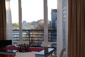 Chambre Triple | Coin séjour