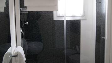 Chambre Triple | Salle de bain