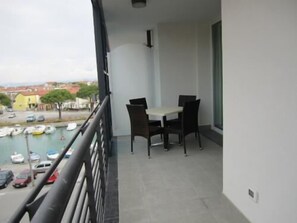 Chambre Triple | Terrasse/Patio