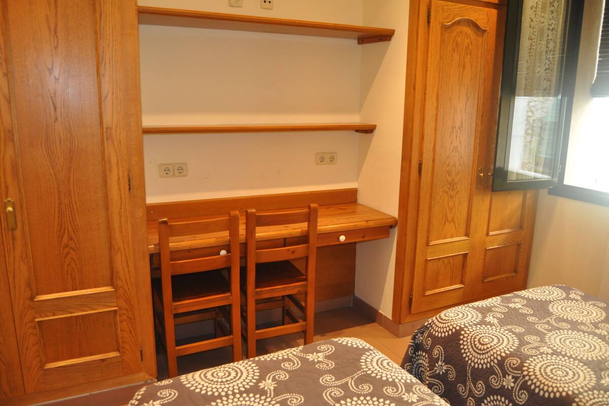 Appartement, 2 slaapkamers | Een bureau, gratis wifi