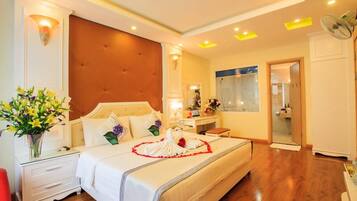 1 bedroom, premium bedding, down comforters, memory foam beds