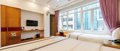 Deluxe Triple Room | 1 bedroom, minibar, in-room safe, desk