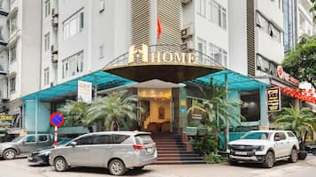 Vista frontal de la propiedad