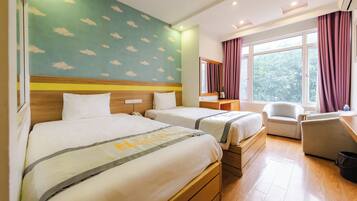 Habitación superior con 2 camas individuales | 1 habitación, minibar, caja de seguridad en la habitación y escritorio