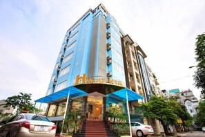 1 bedroom, premium bedding, down duvets, memory-foam beds - Home Hotel (Hanoi)