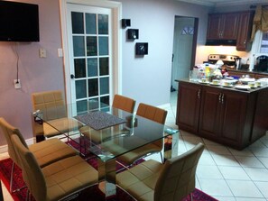 Kontinental frokost hver dag (CAD 15 per person)