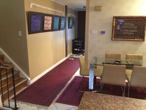 Interior entrance - Mac Bed and Breakfast (Ottawa)