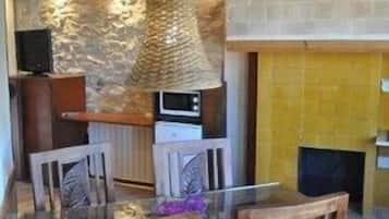 Apartment, 1 Bedroom | In-room dining