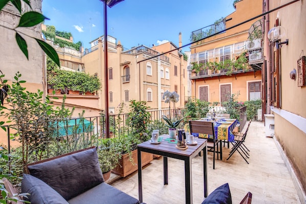 Deluxe Apartment, 3 Bedrooms, Terrace, City View (4 bathrooms) | Terrace/patio - Tritone Top House (Rome)