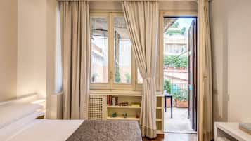 Deluxe appartement, 3 slaapkamers, terras, uitzicht op de stad (4 bathrooms) | Italiaanse Frette-lakens, luxe beddengoed, donsdekens, pillowtop-bedden