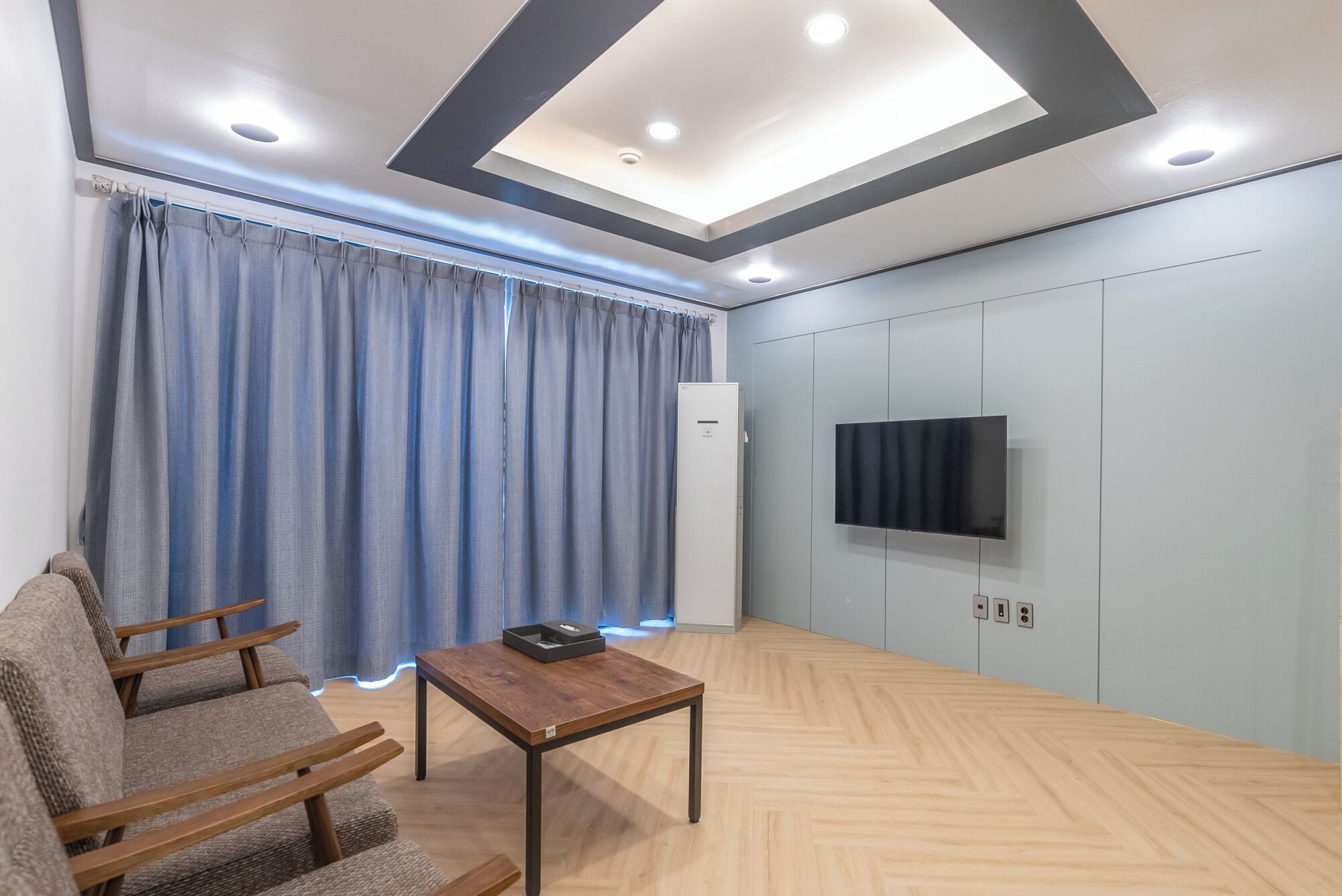 green family suite | living area | 40-inch led tv with digital channels, tv, heated floors