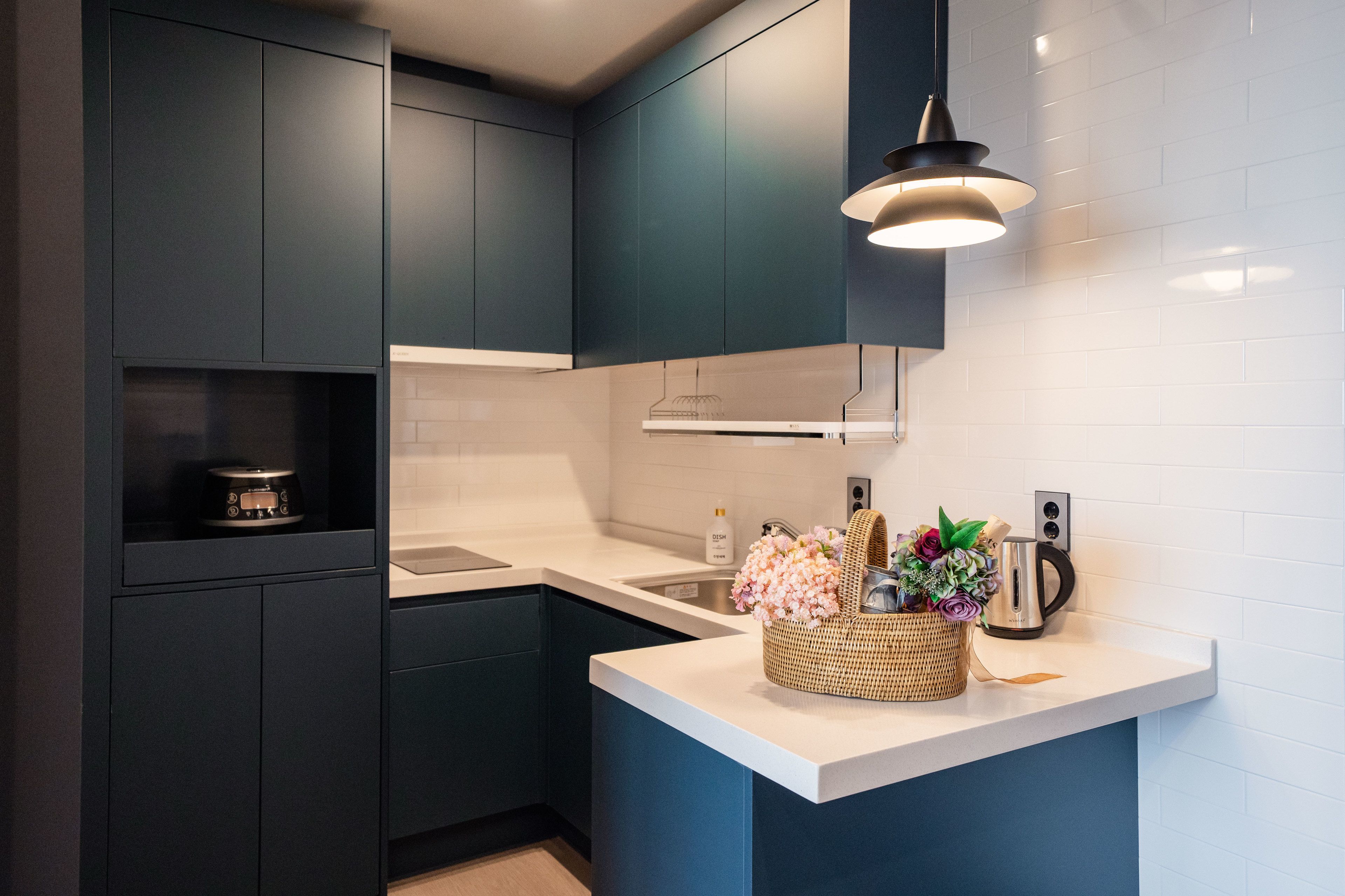 fridge, stovetop, electric kettle, cookware/dishes/utensils