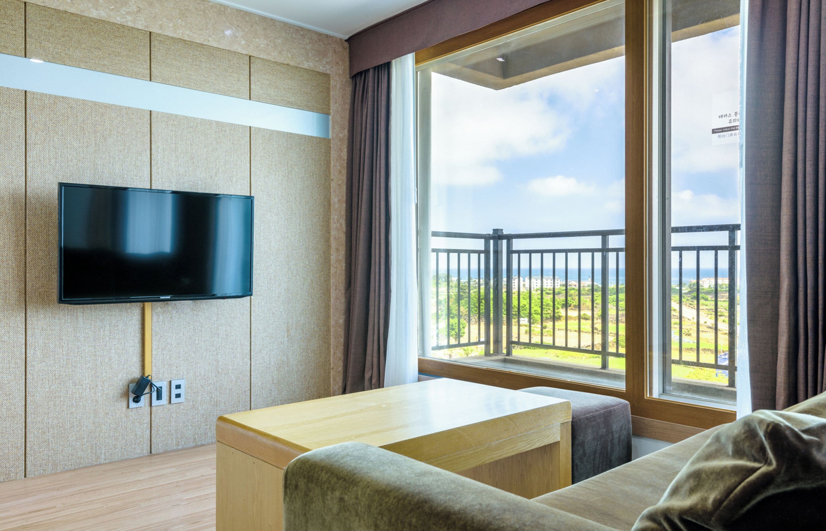 suite (modern) | 1 bedroom, premium bedding, desk, blackout curtains