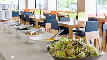 Daily buffet breakfast (KRW 24000 per person)