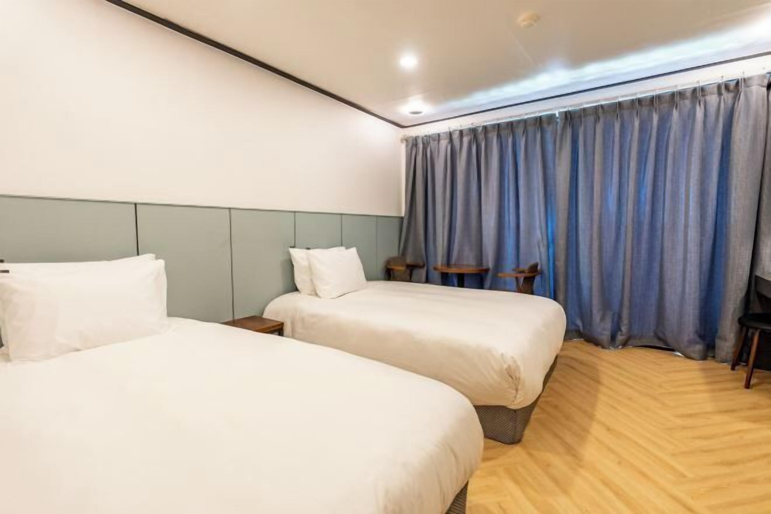 Premium bedding, desk, blackout drapes, soundproofing