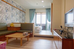 Deluxe Double Room | Individually decorated, individually furnished, desk, blackout drapes