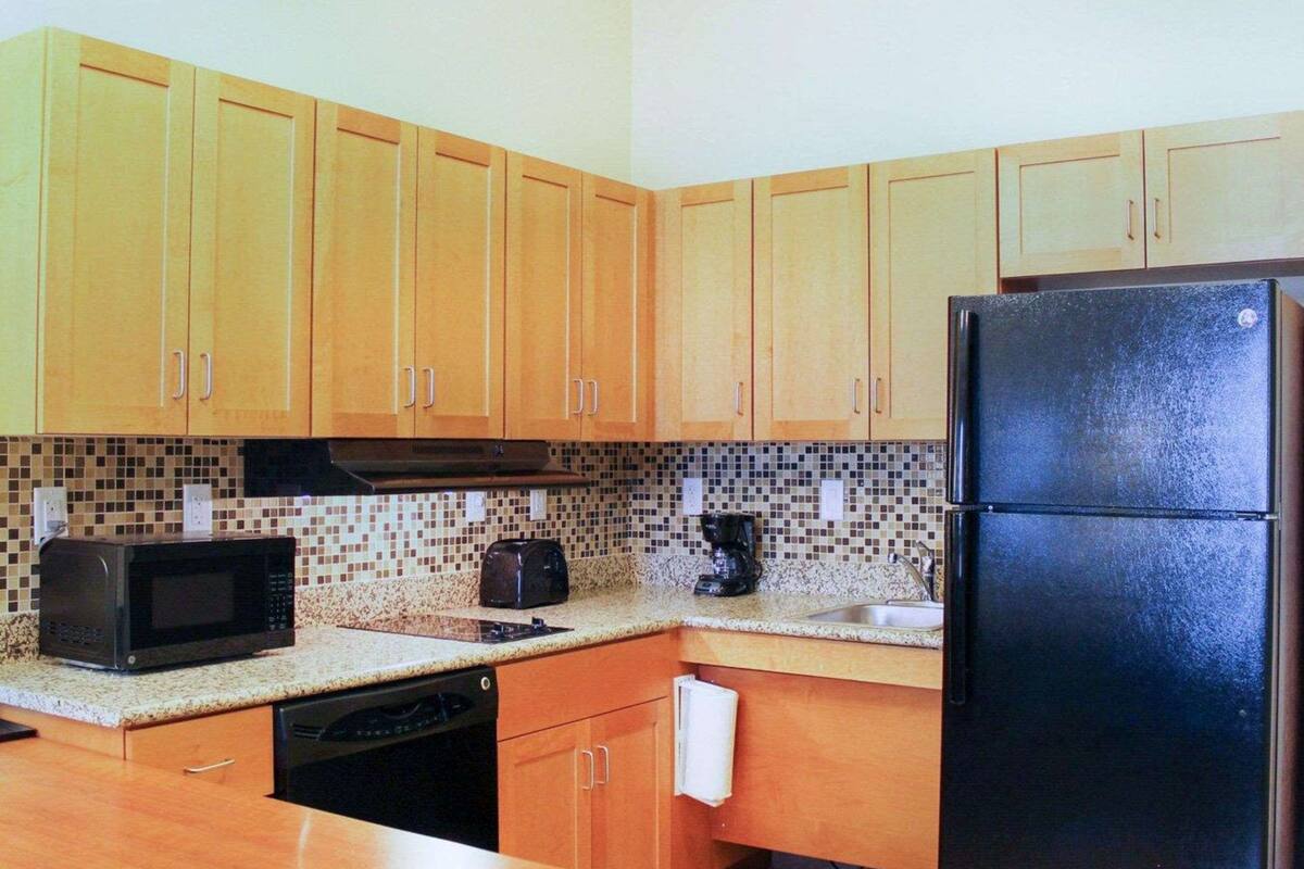 desk, iron/ironing board, free cots/infant beds, rollaway beds