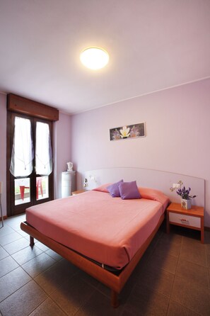 Minibar, bureau, Wi-Fi gratuit, draps fournis