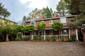 Exterior - J Patrick Inn (Cambria)