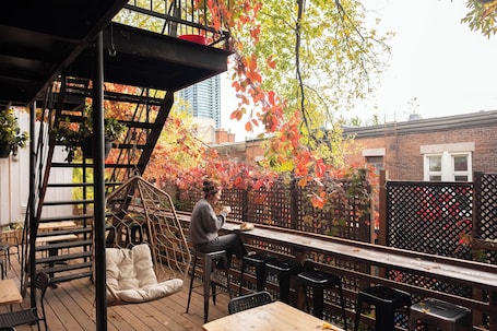 Área de parrillas y picnic. Auberge Saintlo Montréal - Hostel