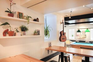 Books - Auberge Saintlo Montréal  - Hostel (Montreal)