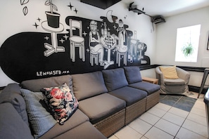 Books - Auberge Saintlo Montréal  - Hostel (Montreal)