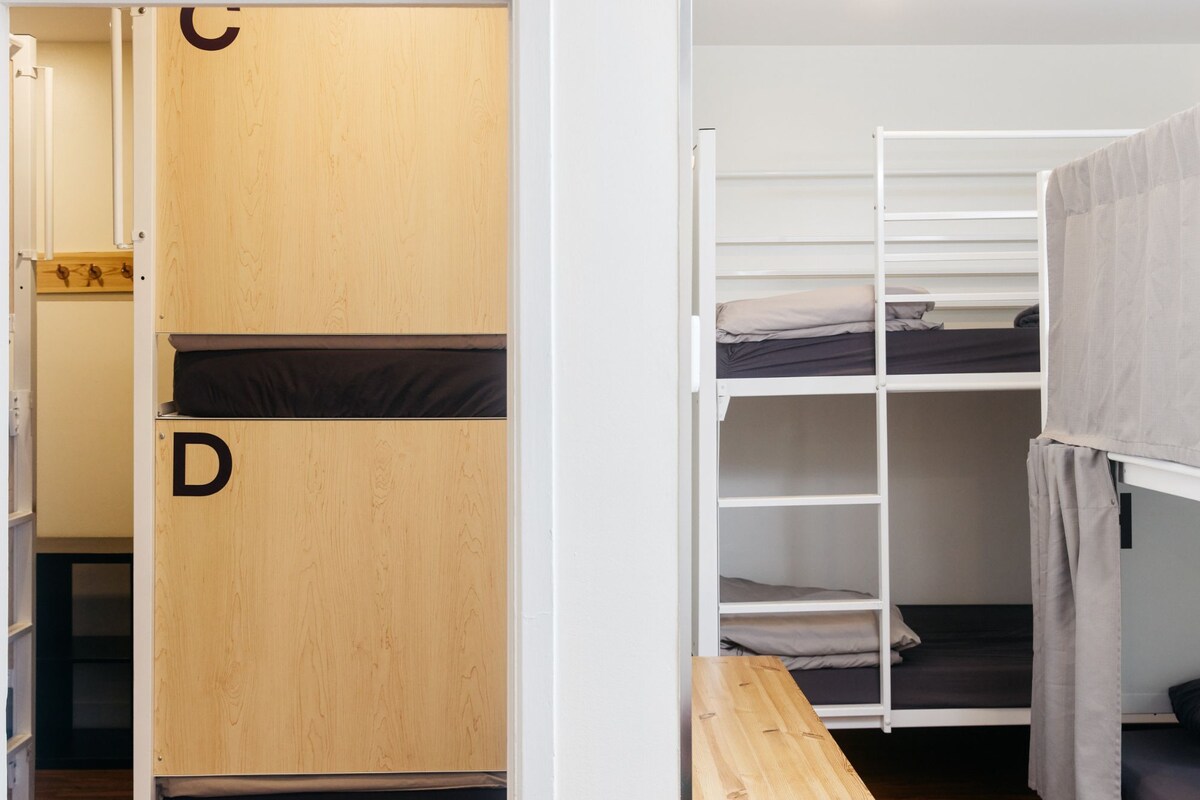 WiFi (free), bed sheets
