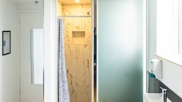 Room, 1 Double Bed | Bathroom | Shower, towels